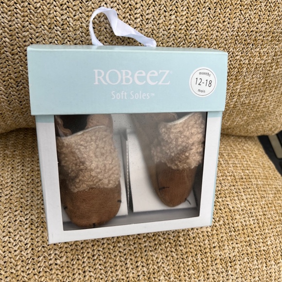 Robeez Soft Soles 12-18 months crib shoes - Picture 3 of 4
